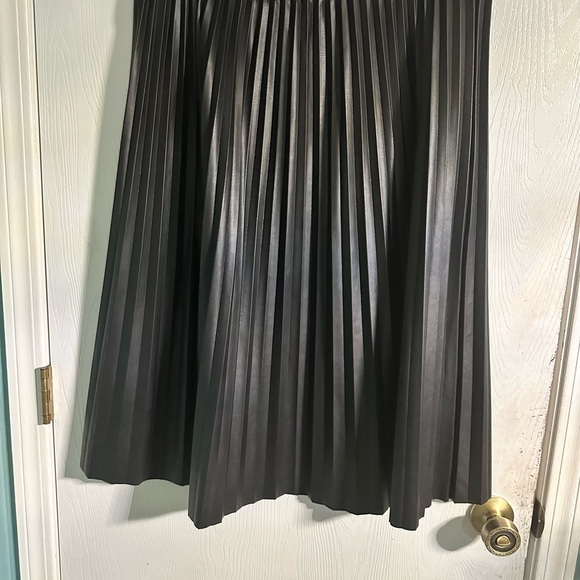 Simply Vera Vera Wang Black faux leather A-Line Skirt - Picture 2 of 7